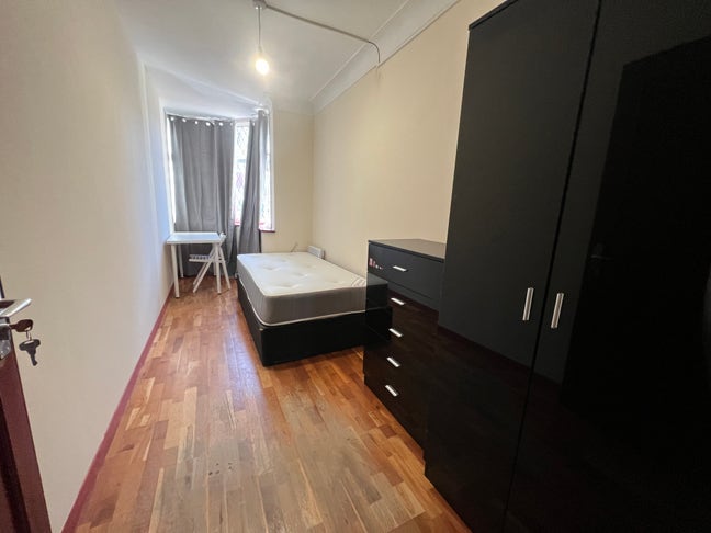 Single Room Available – Jubilee Line 8 Min Walk ❗ Main Photo