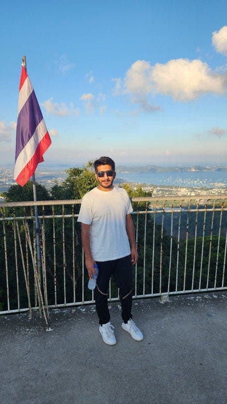 Professional Male seeks a single or double room Main Photo