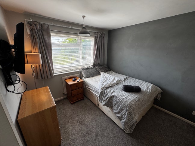 Large Double room in village  Main Photo
