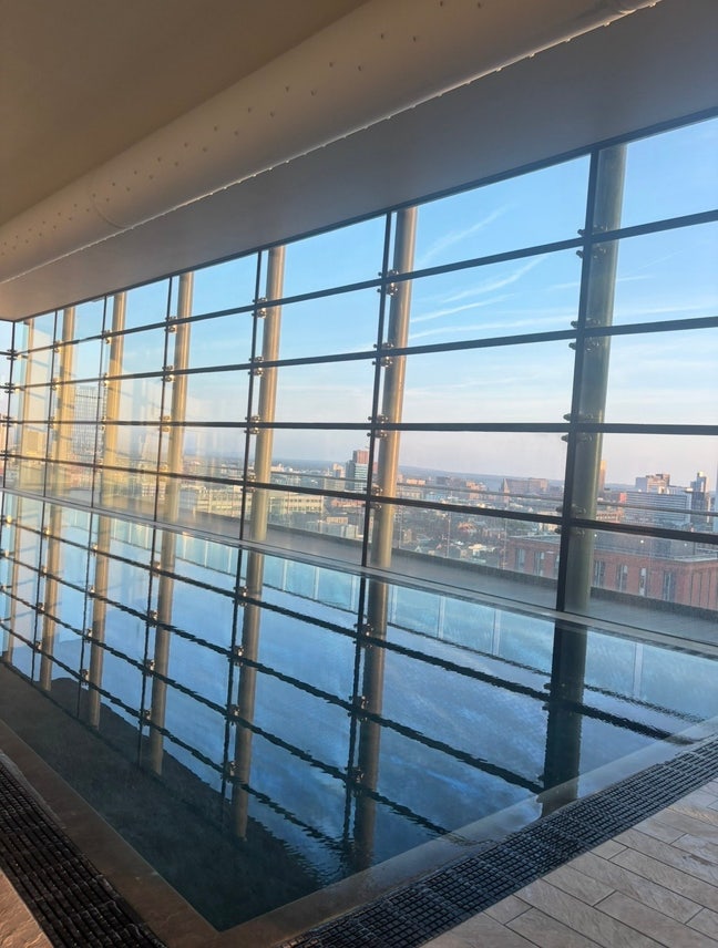 Double bedroom, own bathroom, rooftop spa! Main Photo