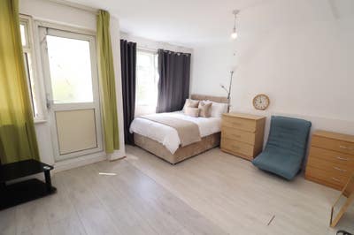 3 Rooms - E14 Canary Wharf - Best Deal!! Main Photo