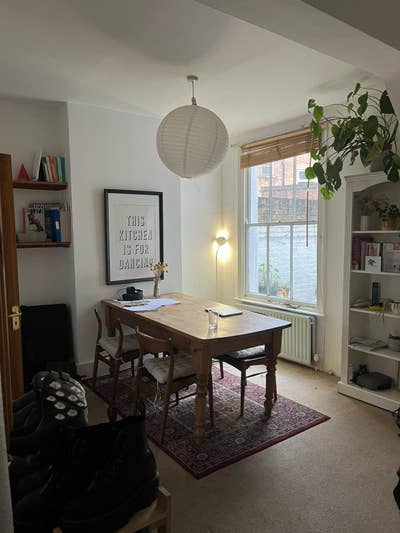 Double room in beautiful Victorian home Main Photo