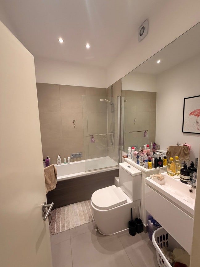 2 bed flat with two bathrooms for rent  Main Photo