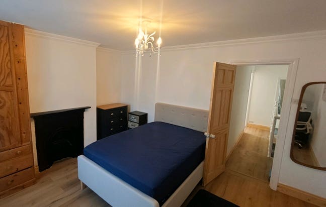 Large room in newly refurbished house Main Photo