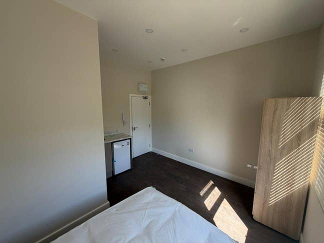 DSS-Studio Flat Available in Norwood Lambeth SE24 Main Photo