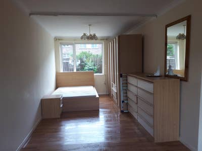 Master bedroom close to Thatcham hospital  Main Photo