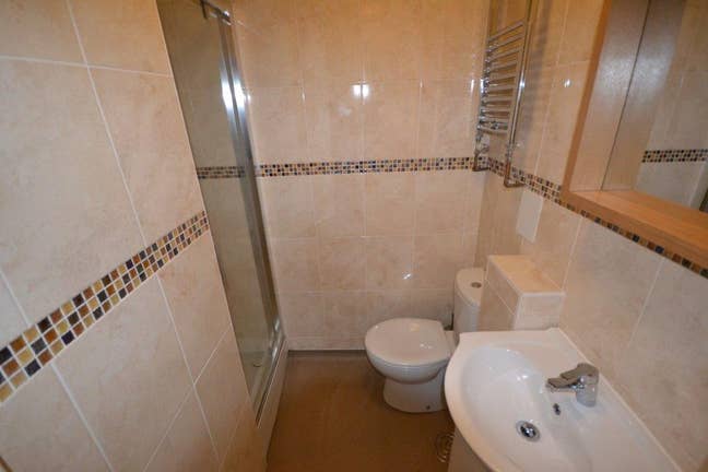 STUDENT accommodation incl bathroom and incl bills Main Photo