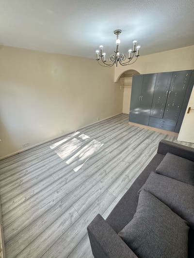 *Large House with 3 Spacious Rooms Avail Now in E6 Main Photo