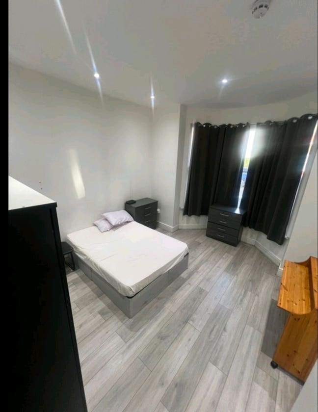 ✨ 🛏️ Large Double Room to Let – Criclklewood Main Photo