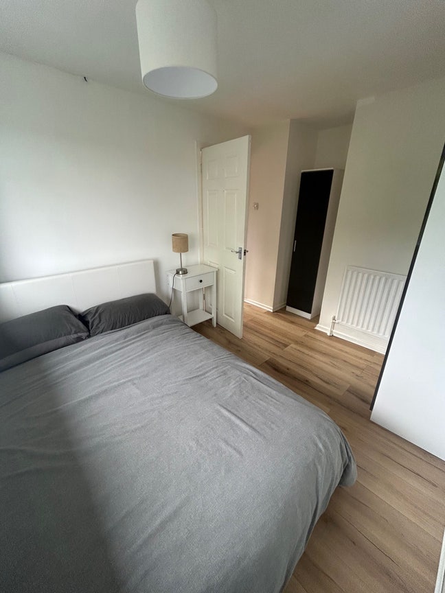 Female flatmate wanted for 3 bed house  Main Photo