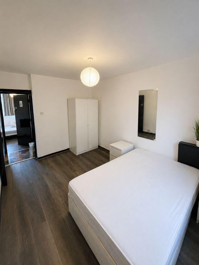 4/5 Rooms Available Now | Near Tower Bridge! Main Photo