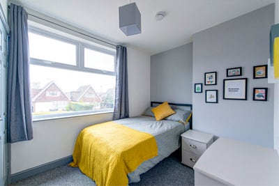  Luxury En Suite Rooms in Popular Location  Main Photo