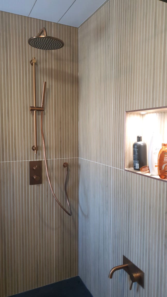 Room to let available in clean 3 bed extended hous Main Photo