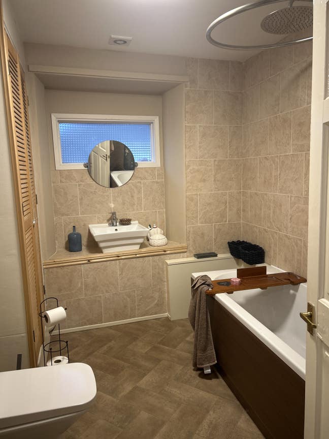 Large bedroom with own bathroom  Main Photo