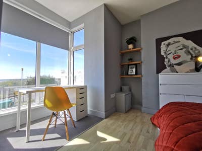 Stylish Double Rooms | Bills Inc | Sea Views 🏙️ Main Photo