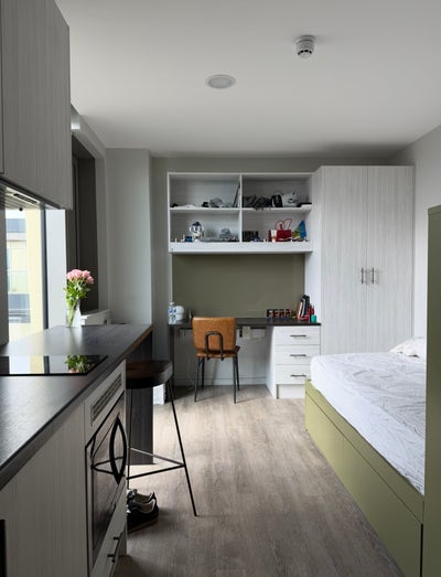 Replacement tenant needed, private studio, student Main Photo