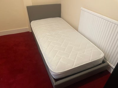 Single Room In Ponders End  Main Photo