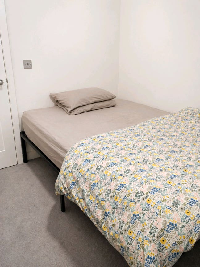 Furnished double room near Walthamstow Central Main Photo