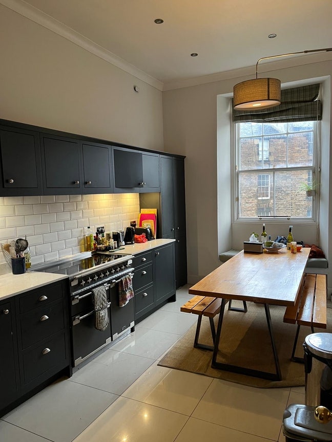 Double room in West End flat Main Photo