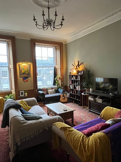 Beautiful room near city centre Main Photo