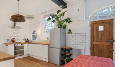 Double room on Totnes High Street available June  Main Photo