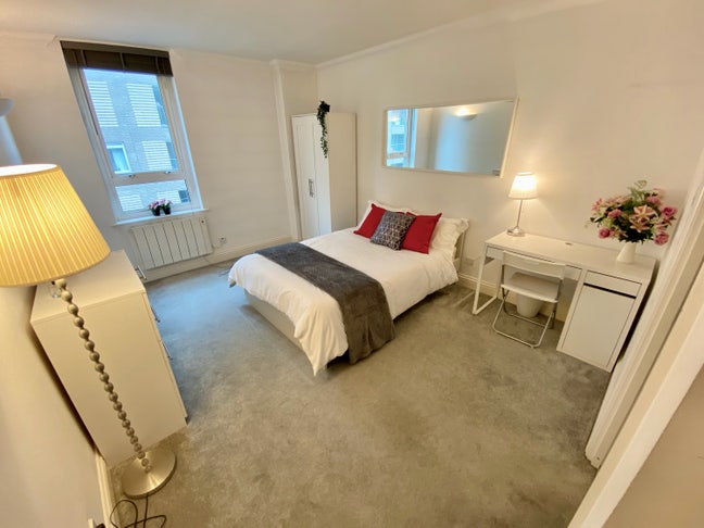 Beautiful ensuite double room Main Photo