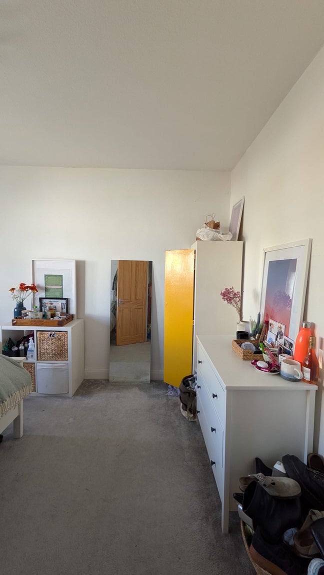 Double bedroom - weekly cleaner included  Main Photo