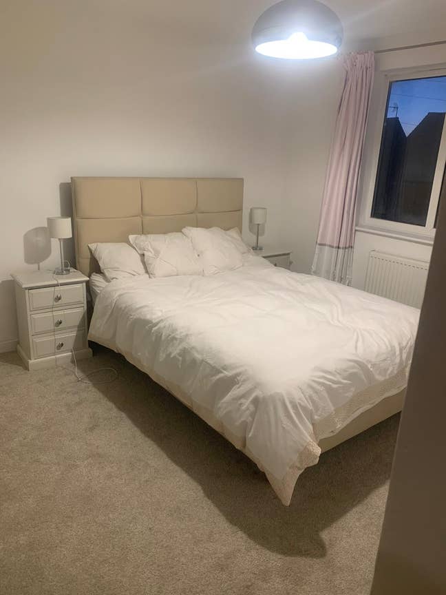 Large, double room 10 mins from Bicester Village ( Main Photo