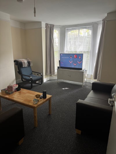 Short Let - spacious 1 Bedroom Ground Floor Flat   Main Photo