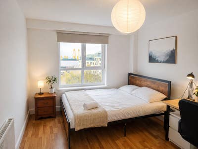 En-suite room in North of Leith  - August let Main Photo