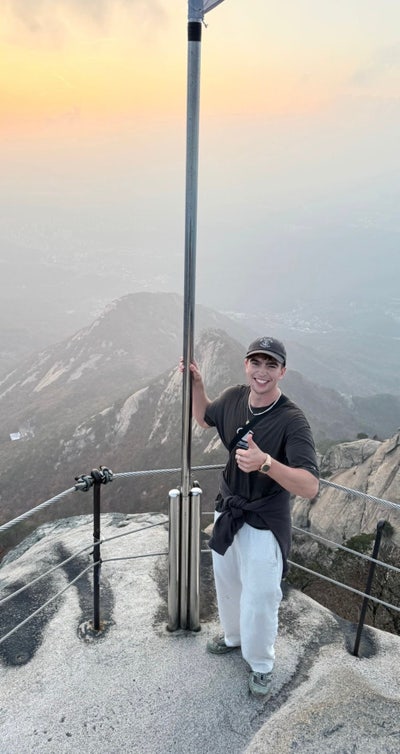 I am a professional male aged 26 working in f... Main Photo