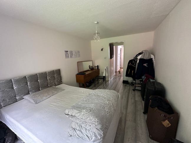 Double Room to Let Main Photo