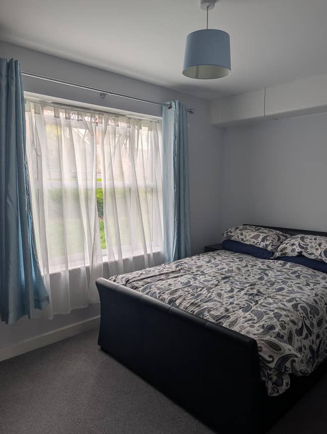 Spacious room to rent. Near centre with parking. Main Photo