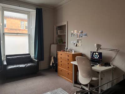 Spacious Double Room for July Sublet in Newington  Main Photo