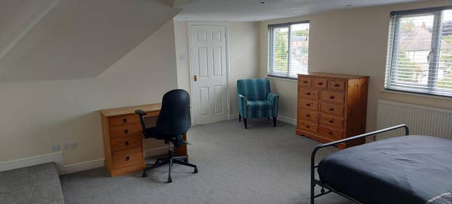 Gigantic room, ensuite plus home office Main Photo