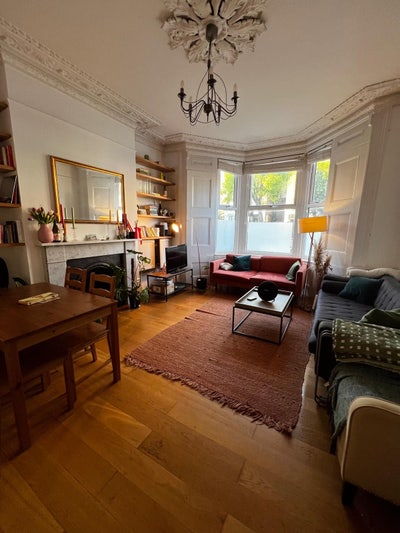 Gorgeous room in Finsbury Park flat Main Photo