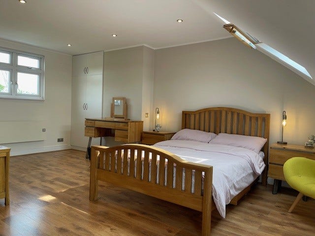 Coombside New Malden Room to Let Main Photo