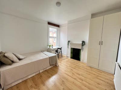 Spacious Double Room 10 mins from Thameslink  Main Photo