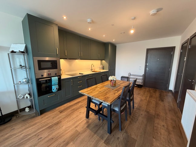 Modern Fully Furnished 1 bed flat w/ Winter Garden Main Photo