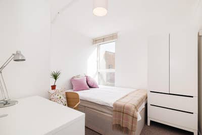 Double Room in Young Professional Flatshare Main Photo