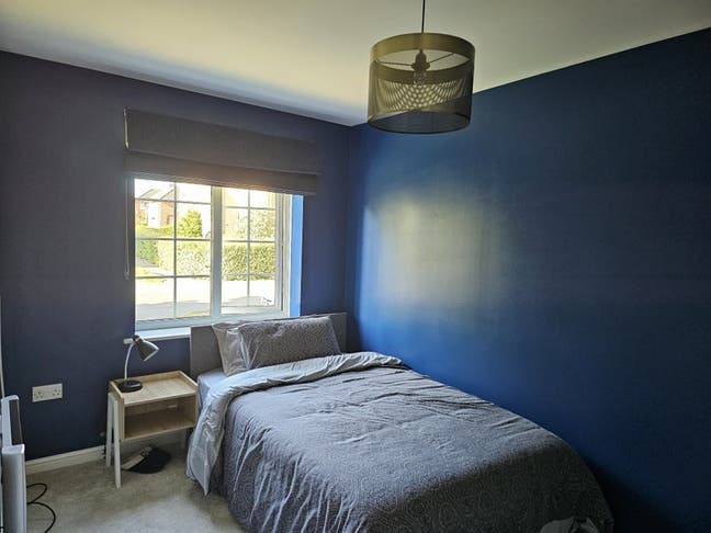 Clean double bedroom with own bathroom Main Photo