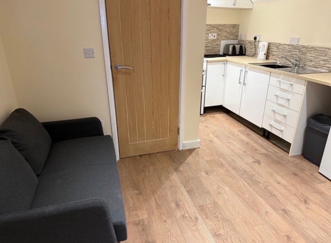 1 bedroom flat Main Photo