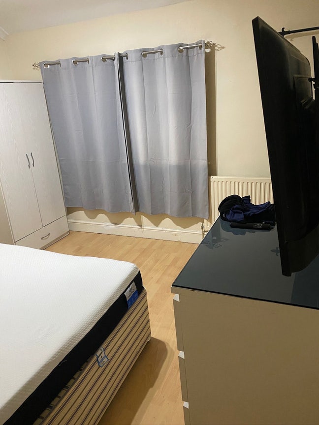 Spacious Double Room Available Main Photo