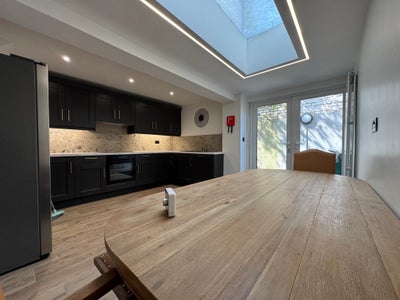 Newly Refurbished 3 Bed – All Private Bathrooms  Main Photo