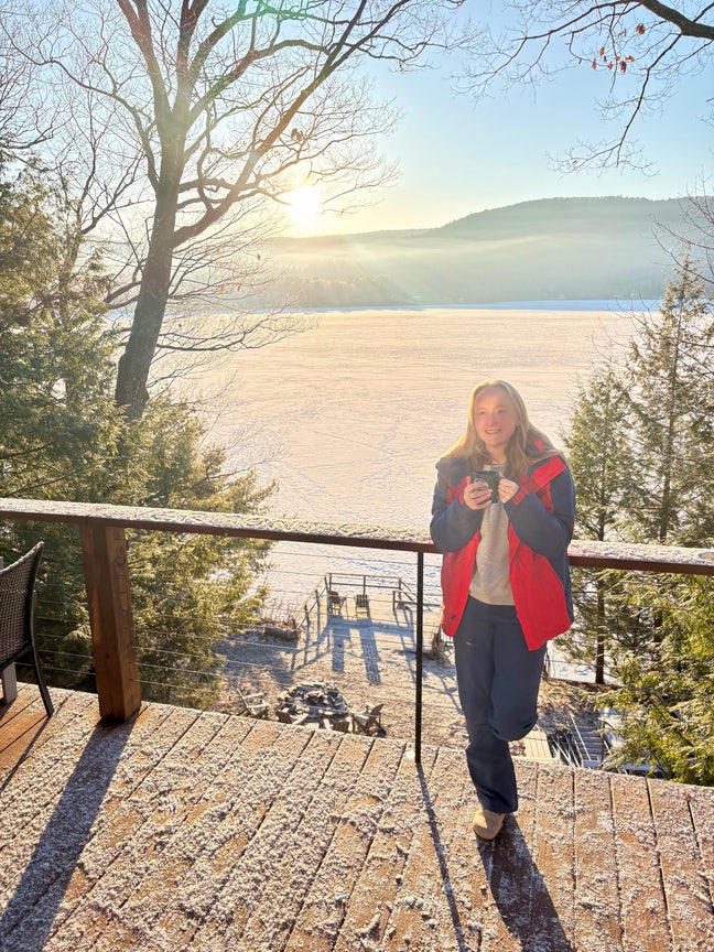 I am a professional female aged 21. I am look... Main Photo