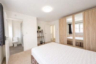 Brand New 5-Bedroom Professional HMO – NR6  Main Photo