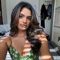 I am a professional female aged 25. I am look... Main Photo