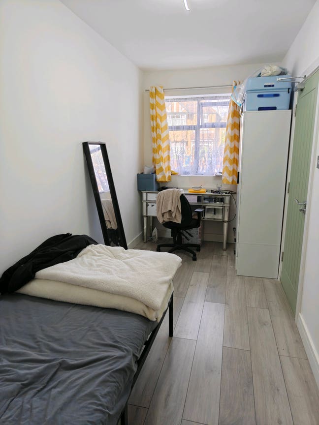 Ensuite Room available  Main Photo