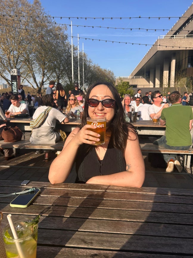 28y/o female professional looking for a doubleroom Main Photo