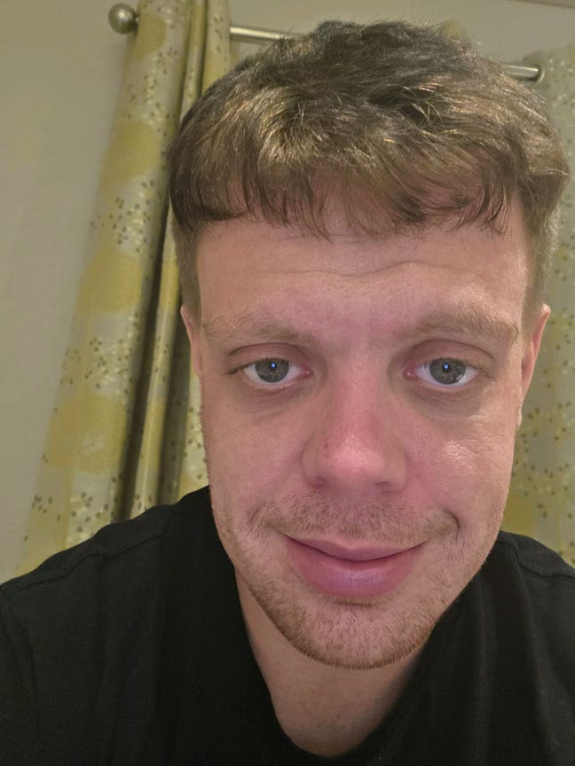 I am a professional male aged 28. I am lookin... Main Photo
